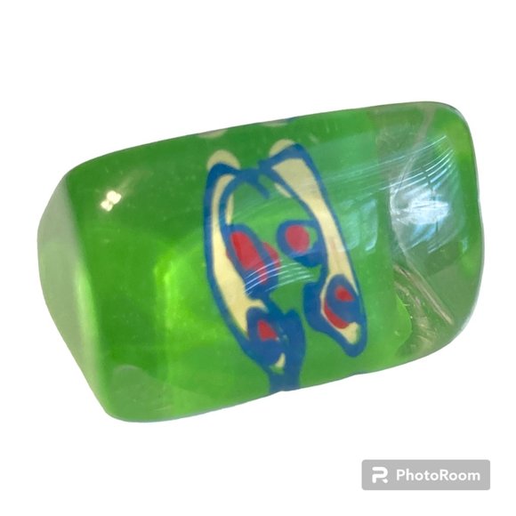 Vintage Lucite Acrylic Ring Size 6 Retro Abstract Hand Painted Green Blue Red - Picture 3 of 12
